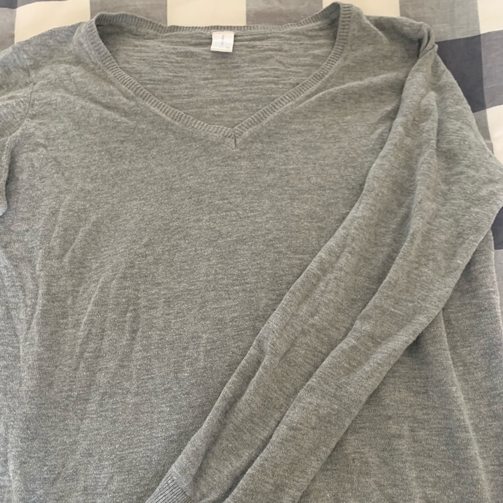 V-Neck Sweater!👚